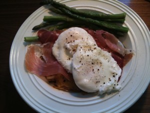 poached egg and asparagus